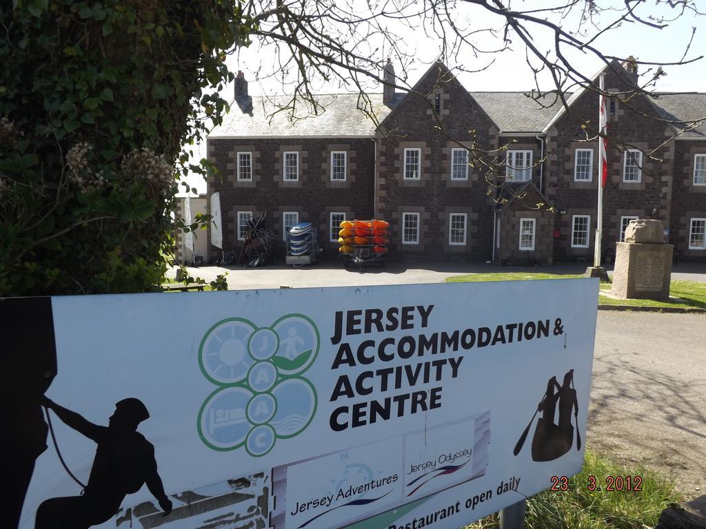 Jersey Accommodation And Activity Centre Gorey Kültér fotó